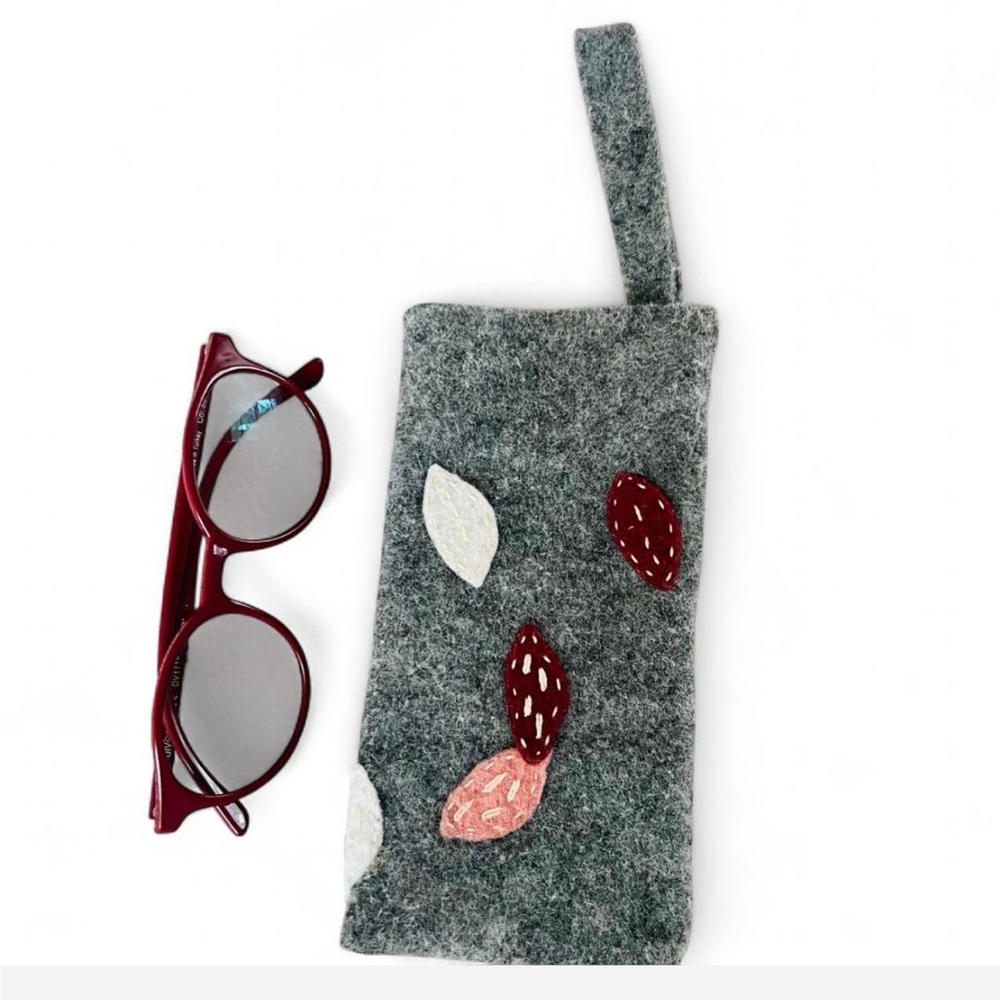 Handmade Gray Felt Glasses Case with Leaf Design